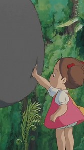 🌱 Mon voisin Totoro de Hayao Miyazaki 📅 Mercredi 8 octobre à 15h Deux sœurs, Satsuki et Mei, emménagent avec leur père dans une vieille maison à la campagne, près de l’hôpital où leur mère est soignée. Entre bois mystérieux et herbes hautes, elles découvrent un monde enchanté… et croisent la route de Totoro, l’esprit bienveillant de la forêt. Un chef-d’œuvre du Studio Ghibli, tendre et poétique, à (re)découvrir en famille sur grand écran. https://www.cinematheque.fr/film/65889.html | La Cinéma