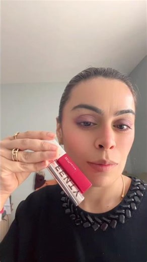 Perfect red lips in seconds 💄