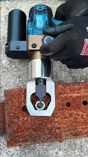 Nut breaking machine