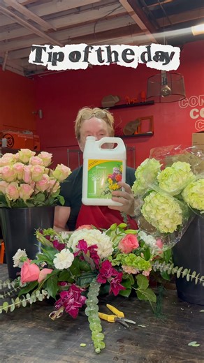 The miracle drug for flowers: CROWNING GLORY 💐 This is why my flowers last a month at home. What it is: A wax-based spray (melted candle in a bottle) How to use: Mix 1/2 and 1/2 with water, sprayyour flowers Why it works: Seals flowers in wax, preventing moisture loss and wilting The secret to long-lasting arrangements. Tip of the Day from www.flowerschool101.com #FlowerSchool101 #CrowningGlory #TipOfTheDay #FlowerCare #MakeFlowersLast #FloralTips #FlowerPreservation #FloralDesign #FlowerHack #