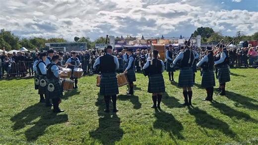 Belgian Blend Pipe Band (Belgium) at Schots Weekend, Alden Biesen Belgium (MSR) | We Love Pipe Bands