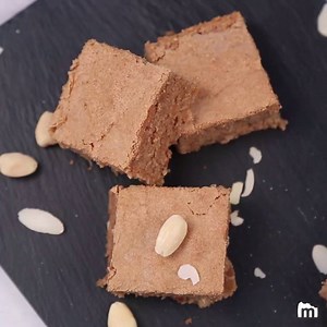 [Petit plaisir] Un brownie tout léger, croquant et sans gluten : on l'a va-li-dé ! La recette ➡️ http://bit.ly/2gXXVTs | Marmiton