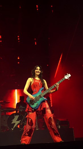 The Warning Live Performance: A Concert Experience