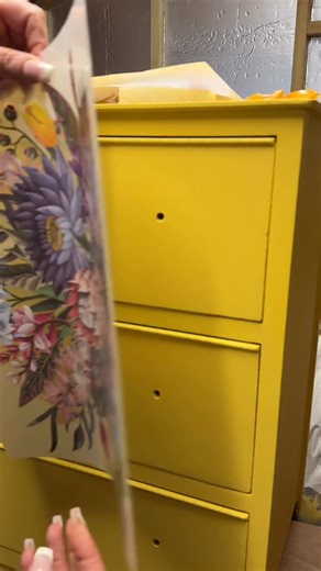 She Wanted Flowers 💐💛 Dixie Belle Daisy & King Protea the sweetest combo 💕 #furnituretransfers #yellowpaint #flowersonfurniture | Quintana ReDesign