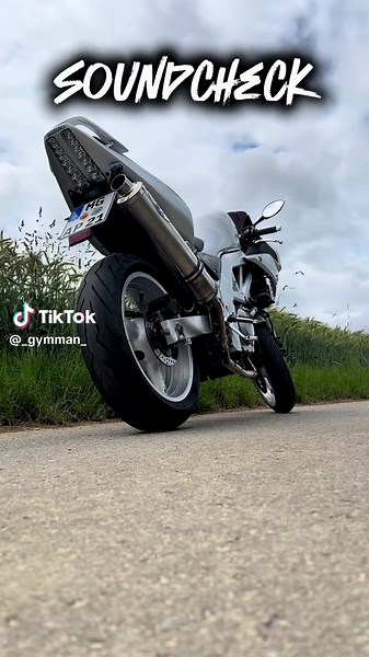 Soundcheck SV650s 2003 #sv650s #suzuki #motorcycle #v2 #straightpipe #silver #soundcheck #fyp #CapCut