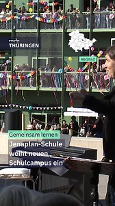 An der Jenaplan Schule in Weimar ist der neue Schulcampus eingeweiht worden. Die neuen Lerngebäude sollen das Jenaplan-Konzept unterstützen, das auf das gemeinsame und altersübergreifende Lernen setzt. | MDR Thüringen