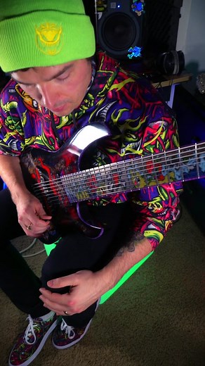 Mind-Blowing Dubstep Guitar Performance by BerriedAlive