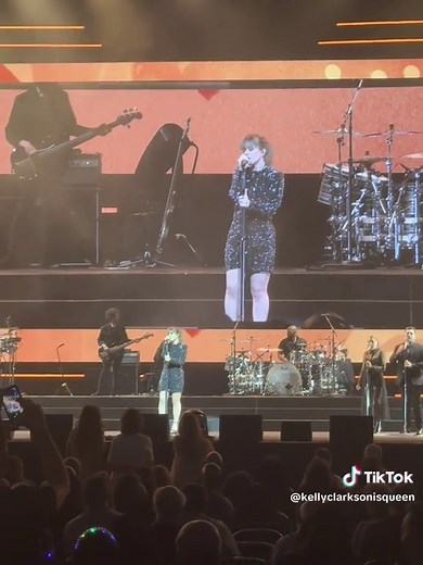 Kelly Clarkson Live in Chicago: Already Gone Performance