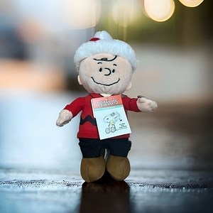 Charlie Brown Plush Sings Jingle Bells NEW Peanuts Christmas Stuffed Doll
