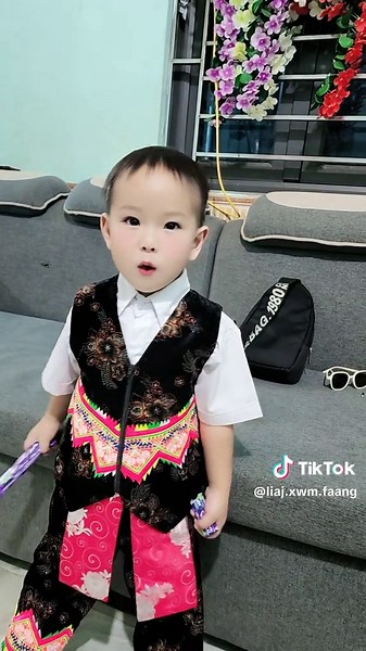 Video của Liaj Xwm Faang (@liaj.xwm.faang) với bản nhạc nhạc nền - Liaj Xwm Faang