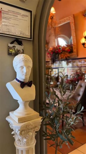 ✨ Elegance begins with atmosphere. This is why ⚜️ Natalya Hendrix hosts her masterclasses only in the finest restaurants — places filled with warmth, beauty, attention to detail, and true hospitality. One of the brightest examples is the stunning venue in Altea — the restaurant Il Giardino – La Nova Bussola. Our sincere gratitude to the team for their warm welcome, perfect ambiance, and exceptional cuisine. And we cannot overlook their signature show-stopping dish: 🍽️ pasta served inside a larg