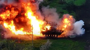 Genauer Treffer mit Kamikazedrohne - Ukraine jagt "Stachelschwein-Panzer" in die Luft