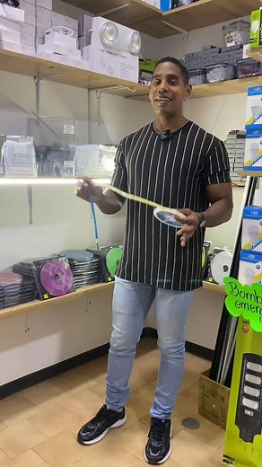 ¿Quieres aprender a cortar y conectar tus cintas COB como un pro? ✂️⚡️ En Innovaciones Led te mostramos paso a paso cómo hacerlo fácil y seguro para que tu iluminación quede perfecta✨. ¡No más errores ni cables sueltos! Dale play y transforma tus espacios con luz de calidad 💡🔧 #DIYIluminación #CintaCOB #experiencialed | Innovaciones LED