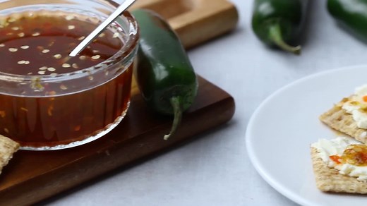 This homemade Jalapeño Jelly is so flavorful! It tastes like a fancy jelly you would find at Williams-Sonoma or Harry and David. https://www.favfamilyrecipes.com/jalapeno-jelly/ | Favorite Family Recipes