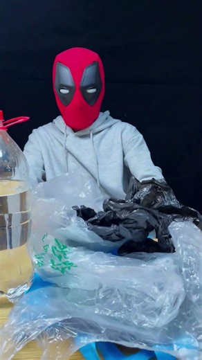 Are These Garbage Bag Hacks Really Life-Changing? #experiements#lifehack #funny #easyexperiment