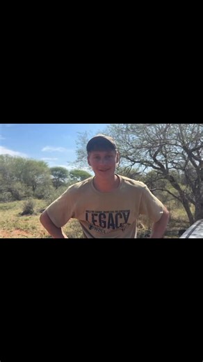 Ons Legacy Training studente het verlede week saam met ’n ervare veearts (Dr. Louis Greef) deelgeneem aan wildvang, een van die mees intensiewe en lewensregte ervarings in veldbestuur.Van spanwerk en presisie tot die etiese hantering van wild… elke oomblik leer hulle vaardighede wat jy net in die veld kan opdoen. 🌾🚁Dis meer as net opleiding, dis ’n jaar van groei, roeping en werklike ervaring wat jou voorberei vir die industrie.Wil jy deel wees van die aksie?😱Kontak ons - 076 698 5895 (Christ