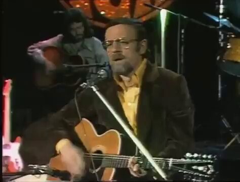 🎸🎤 Roger Whittaker — The King of WhistlingPeople really do forget just how ridiculously good he was.That smooth, crystal-clear whistle wasn’t just a gimmick — it was pure musical artistry. Roger Whittaker turned a simple folk voice and an unbelievable whistle into chart-topping hits and a career that spanned decades.From “The Last Farewell” to his legendary live performances, the man made whistling sound like an entire orchestra.This clip is a beautiful reminder of why he was (and still is) a 