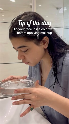 Ever tried skin Icing? Well, not only does it feel refreshing and soothing but also has so many benefits. . . From reducing puffiness and redness to tightening pores, it helps in improving circulation to achieve that glowing glass skin! . . You wouldn’t want to miss out on this amazing skin hack. Add this to your routine to witness those great results especially before applying makeup! . . #icing #skinicing #ice #skincare #skincaretips #skincareroutine #skinroutine #skinicingmagic #skincarenatur