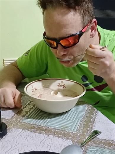 Understanding Light Sensitivity in Blue Eyes