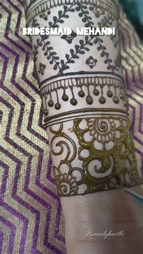 simple bridesmaid mehandi ✨book yours now ❣️ dm for enquiries #hennabykeerthi#chennai#trending