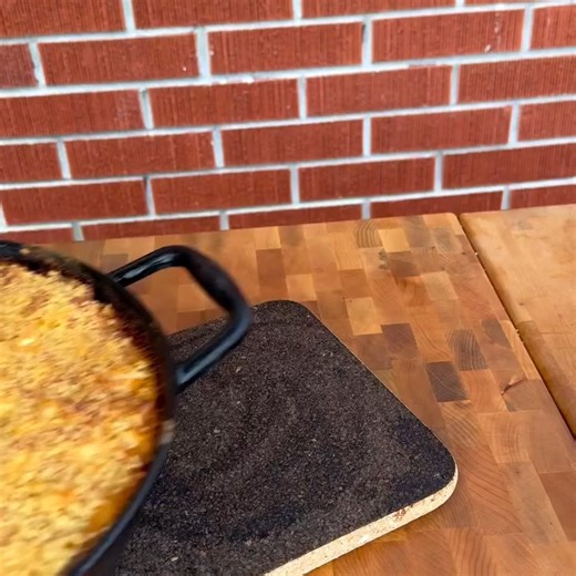 Smoked lobster mac & cheese! 💨 Create crave worthy crust & deep smoky flavour like @meatkingz on the NEW Weber Smoque™ Pellet Smoker with SmoqueVent™ system. | Weber Grills Canada