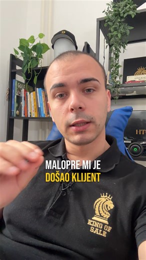 Ako ti klijent na kraju poziva počne da postavlja uslove saradnje, to je znak da tvoj prodajni proces ima rupe. U videu pričam o situaciji kada je klijent došao na poziv i krenuo da diktira kako će da izgleda saradnja pod izgovorom “tako rade velike korporacije”. To je trenutak kada mnogi popuste, jer ne znaju kako da se postave za stolom. Ali hajde da raščistimo nekoliko stvari. Ako ti ne znaš da vodiš pregovor, druga strana će ga voditi umesto tebe. Ako se ti držiš svojih pravila samo ponekad,