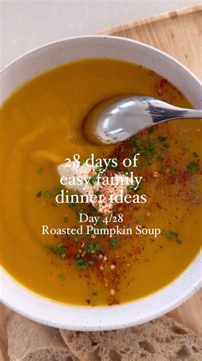Roasted Pumpkin Soup @simple.home.edit Welcome back to my series 28 days of easy family dinner ideas where I share with you four weeks of dinner inspiration to help you get dinner on the table effortlessly without having to spend hours in the kitchen. I love pumpkin soup but I’ve never loved the preparation. This is what I call ‘low maintenance’ pumpkin soup. 😂 You don’t need to cut the pumpkin! And that alone is enough for me to love it, but aside from that it tastes absolutely delicious. It’s