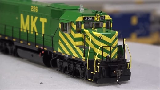 原up主开箱上轨展示RAPIDO出品ho比例数码音效版GP40及“蛞蝓”机车套装～轨道交通火车迷diesellocomotive火车头railfan机辆模式列车