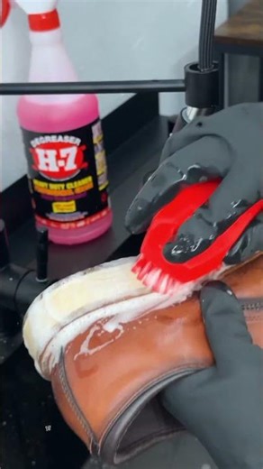How to clean leather shoes properly and bring the material back to life