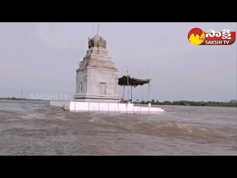 Heavy Flood Flow Into Tungabhadra Dam | Mantralayam under water | Sakshi TV