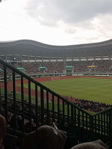1 JANUARI 2026 ✨ Stadion Patriot Candrabhaga, Bekasi. Yang td hadir boleh absen dong 🩵 #halimahalaydrus #ustadzahhalimahalaydrus #stadion #bekasi #fyppppppppppppppppppppppp