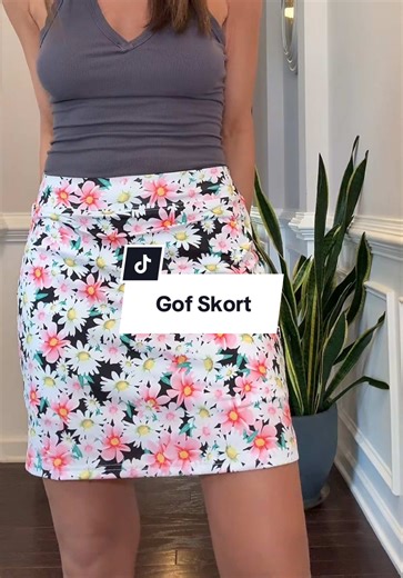 Perfect, longer length golf skirt that looks good while also keeping you nice and cool! #ladieswhogolf