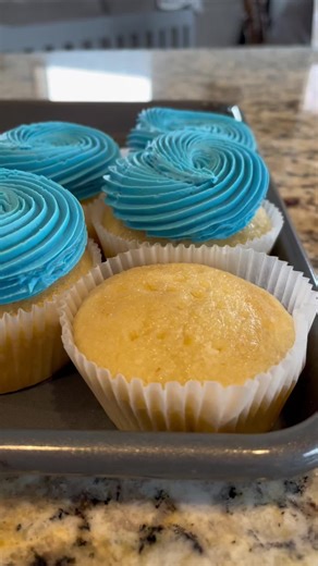Blue Cupcake Piping Video