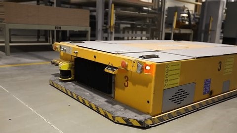 clip-3973866383-ceramic-tile-manufacturing-plant-handling-fired-products