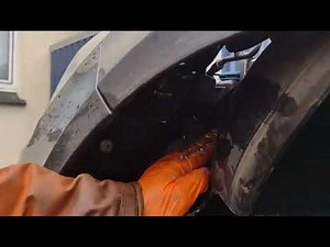 How to replace the front headlight bulb of the Mercedes E220