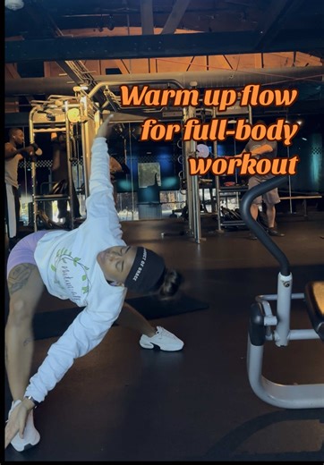 It’s important to get a proper warm up before you workout! It’s key to optimize muscle activation and prevent injuries. I focus my warm ups on dynamic stretches, core activation, stabilization and rotational movements to prepare me for a productive and invigorating workout! Try this flow out and let me know if I’m missing something! #gymtok #healersoftiktok #gymmotivation #trending #creatorsearchinsights