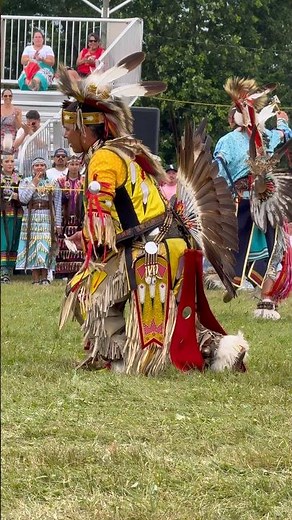 POW WOW DANCERS STEAL THE SHOW🔥 #Shorts #indigenous #powwow