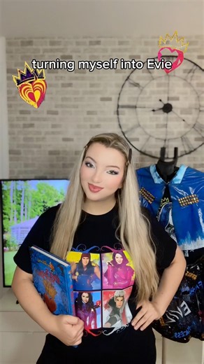 turning myself into Evie - Descendants 💙🍎 #descendants #evie #disneydescendants #rottentothecore
