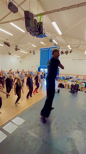BRAND NEW ROLLING 8 LINE DANCE👈 HIDE IT 🤠👈 Top 6 on Copperknob ✊ https://www.copperknob.co.uk/stepsheets/207881/hide-it High beginner level 16 counts | 4Wall Choreographed by Ivonne Verhagen & Colin Ghys Official Teach : https://youtu.be/-6YWNUeZ6ho?si=rF4U1I1Vz0d_WR58 Colin's Country CLUB | Colin's Country CLUB