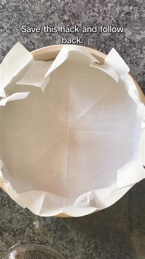 The Kitchn | We got you! Here’s an easier way to line a round baking dish 🤗 #thekitchn #baking #bakingtips #kitchenhacks #howto | Instagram