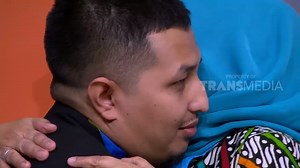 41K views · 611 reactions | Sosweet, kru OVJ sampai menangis dipertemukan dengan ibundanya #OVJ #OperaVanJava #OVJArchive Program ini diambil sebelum pandemi berlangsung | TRANS7 | Facebook