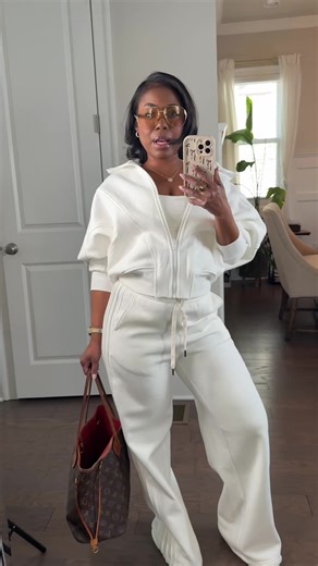 Cozy fleece jacket with pockets, batwing sleeves, and soft warmth @Glowmode #sponsored