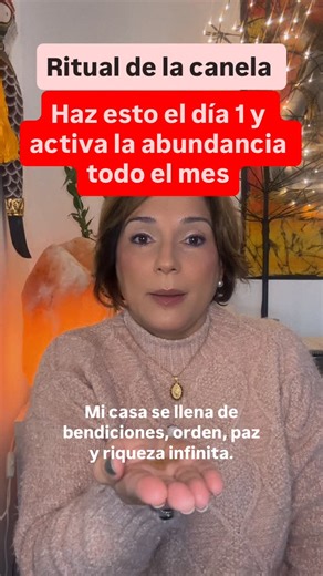 Mónica Alfaro / Renace conmigo Péndulo Hebreo on Instagram: "✨ Haz esto el día 1 ✨ porque la canela no solo huele bien… 🔥 mueve la energía de la abundancia. Este ritual se hace cuando quieres: • abrir caminos • activar prosperidad • mover el dinero estancado • iniciar un nuevo ciclo con fuerza La canela es fuego. Y el fuego activa, limpia y pone en movimiento. Haz el ritual con intención, presencia y sin miedo a recibir. ✨ Sopla la canela hacia dentro. ✨ Abre tu casa a la abundancia. ✨ Deja que