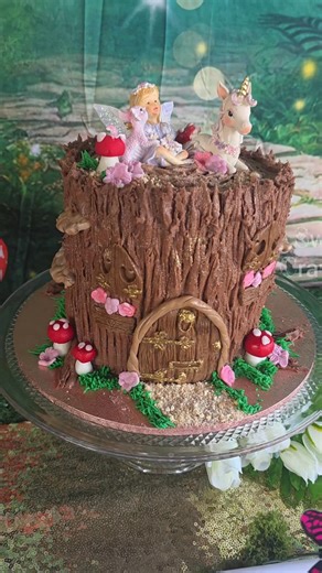 This magical tree-stump celebration cake looks like it’s been lifted straight from a fairy tale, finished with rich chocolate frosting and charming details throughout. Fondant mushrooms, whimsical forest fungi, and a tiny magical door create an enchanted woodland scene—perfect for a child’s birthday filled with imagination, wonder, and fairy-tale magic. 🧚‍♀️✨🌲www.sweetcravings.com.au @topfans Botanic Gardens Cafe The Florist Fourways Kitten Vintage Mackay | Sweet Cravings