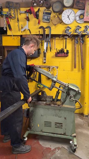 547K views · 13K reactions | The rapidor Manchester. The robotic humanoid sawing machine. #machinery #engineering #vintage | LOOK MUM NO COMPUTER | Facebook