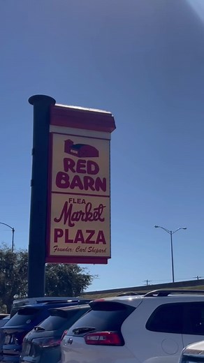 Red Barn Flea Market | Bradenton, FL ♥️ Owned and operated by the same family since 1981, the Red Barn in Bradenton, FL, combines a traditional flea market, plaza shops, food courts and open-air farmers markets in a 145,000 sq.ft area. Red Barn Flea Market is the perfect place to find a variety of unique goodies and gifts at reasonable prices. Embark on a treasure hunt through more than 600 flea market booths and shops. You’ll always find something new at the Red Barn! Red Barn Flea Market 📍 17