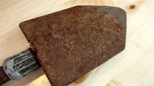 Restoring a 1945 Army folding shovel: before & after!