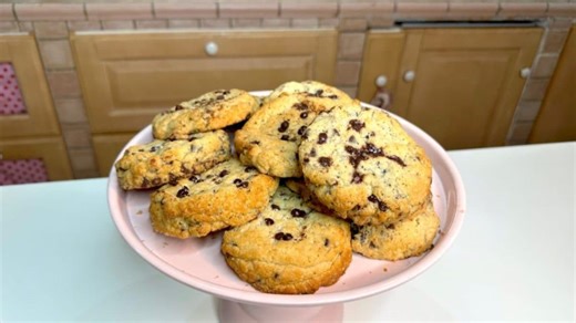 Copycat Crumbl Chocolate Chip Cookies Recipe