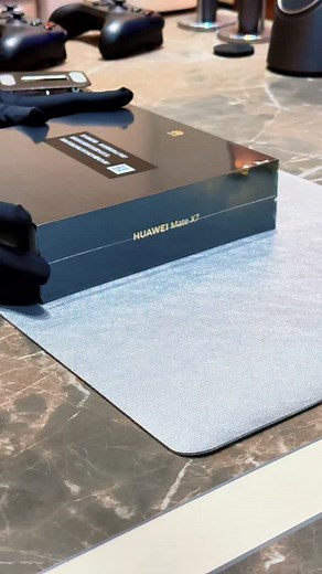 Do you think the Yun Jin brocade color scheme matches the X7? #HuaweiMateX7 | Tech way