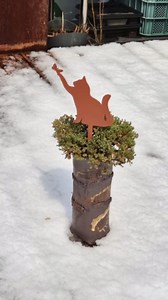 Butterfly-Catching Cat Metal Garden Stake – Powder-Coated Rust-Resistant Plant Pick for Pots & Planters, Playful Indoor/Outdoor Garden Decor